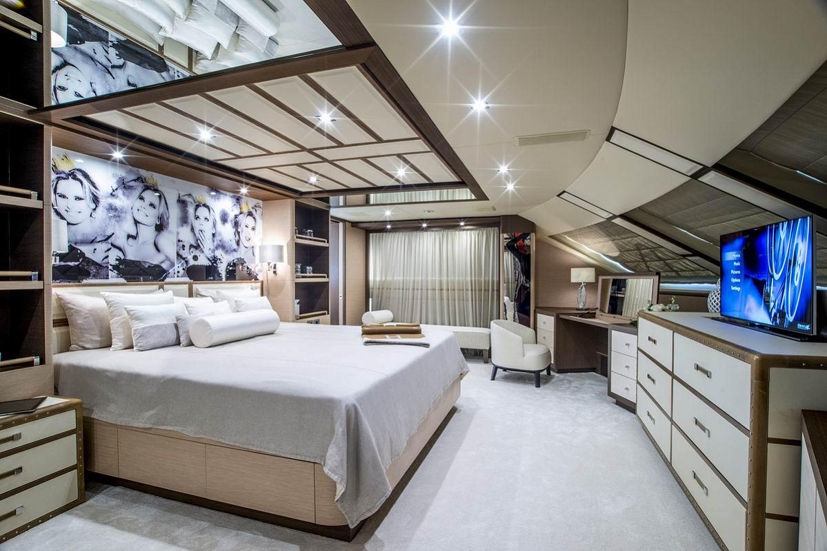 Аренда яхты Benetti Crystal 140 - NELA (Soy Amor) во Франции